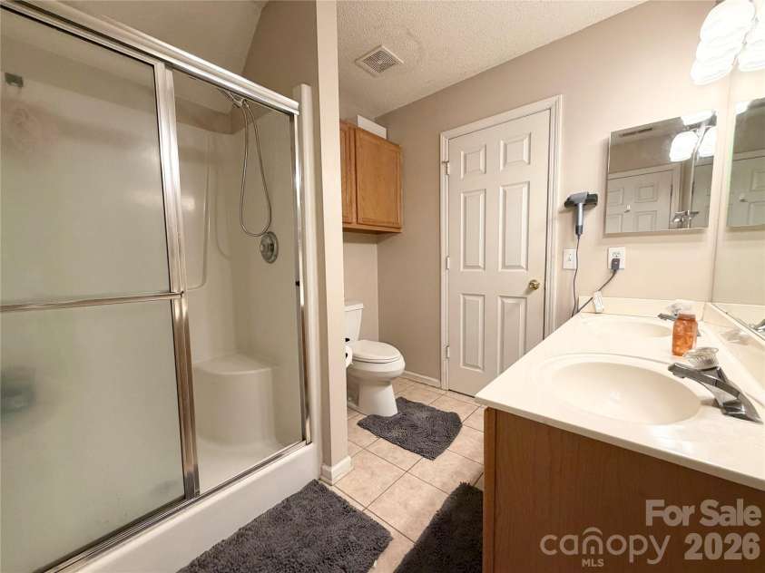 10206 University Park Lane, Charlotte, NC 28213.  MLS# CAR4379615, YatesRealty ID 20666. 