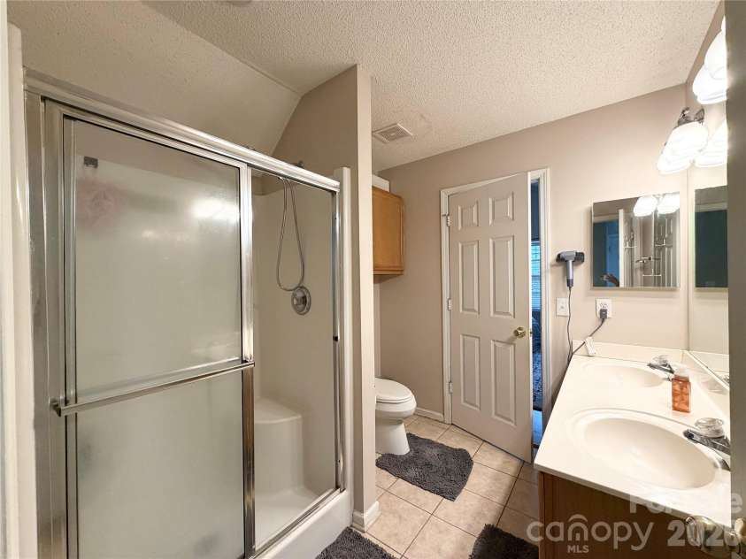 10206 University Park Lane, Charlotte, NC 28213.  MLS# CAR4379615, YatesRealty ID 20666. 