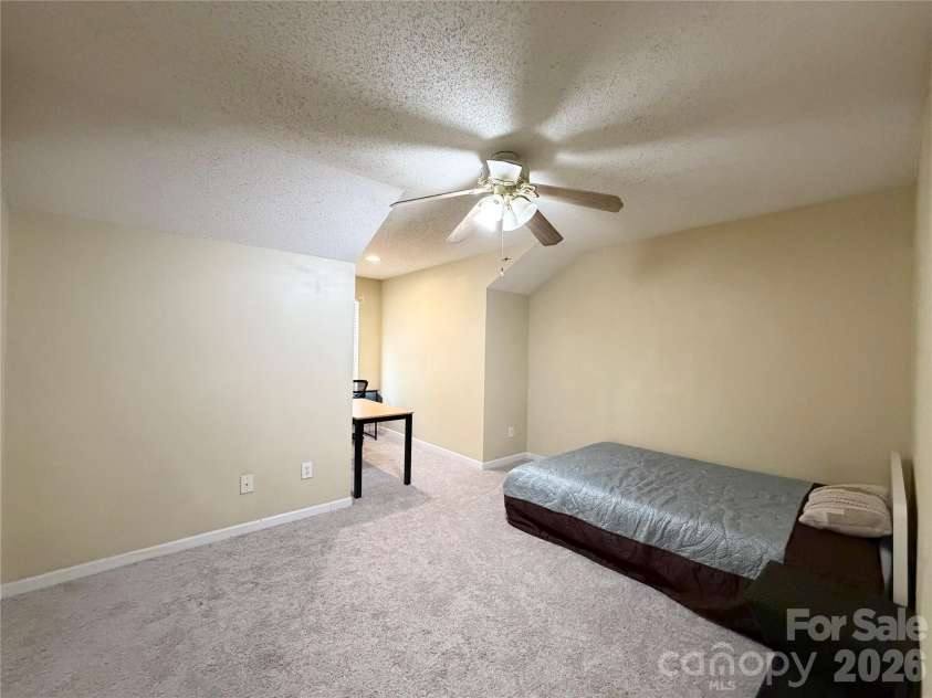 10206 University Park Lane, Charlotte, NC 28213.  MLS# CAR4379615, YatesRealty ID 20666. 