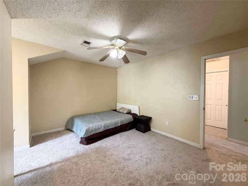 10206 University Park Lane, Charlotte, NC 28213.  MLS# CAR4379615, YatesRealty ID 20666. 