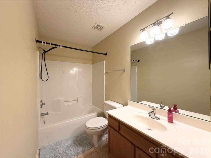 10206 University Park Lane, Charlotte, NC 28213.  MLS# CAR4379615, YatesRealty ID 20666. 