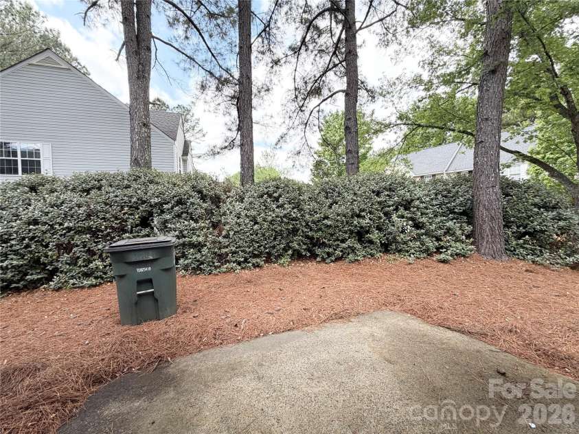 10206 University Park Lane, Charlotte, NC 28213.  MLS# CAR4379615, YatesRealty ID 20666. 