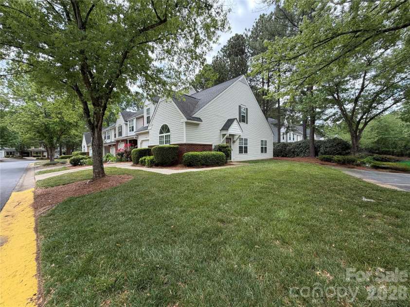 10206 University Park Lane, Charlotte, NC 28213.  MLS# CAR4379615, YatesRealty ID 20666. 