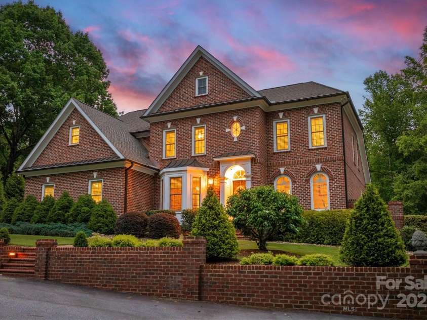 3113 Stoney Brook Drive, Lenoir, NC 28645.  MLS# CAR4262959, YatesRealty ID 20668. 