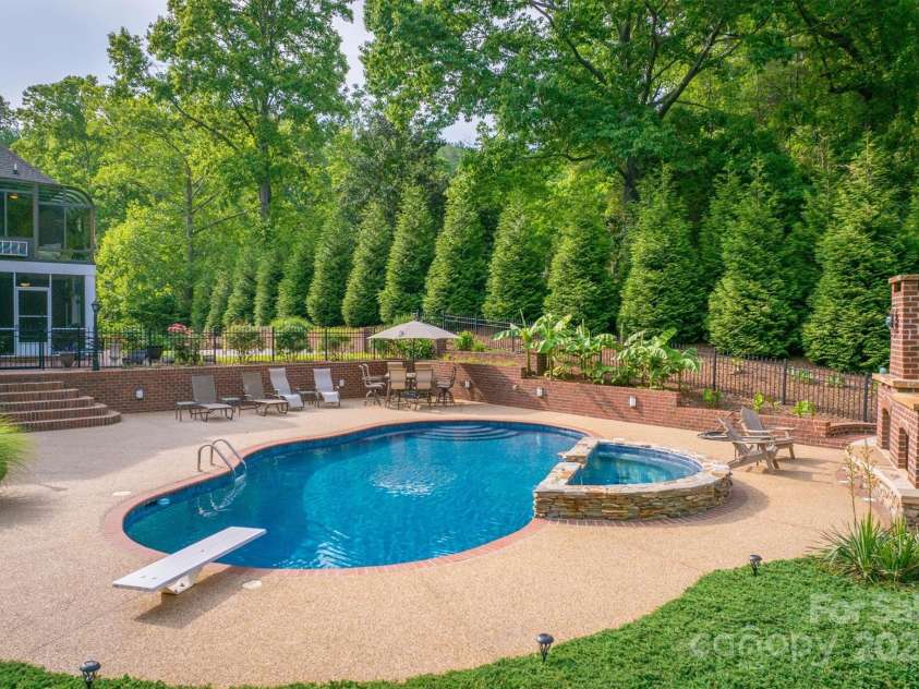 3113 Stoney Brook Drive, Lenoir, NC 28645.  MLS# CAR4262959, YatesRealty ID 20668. 