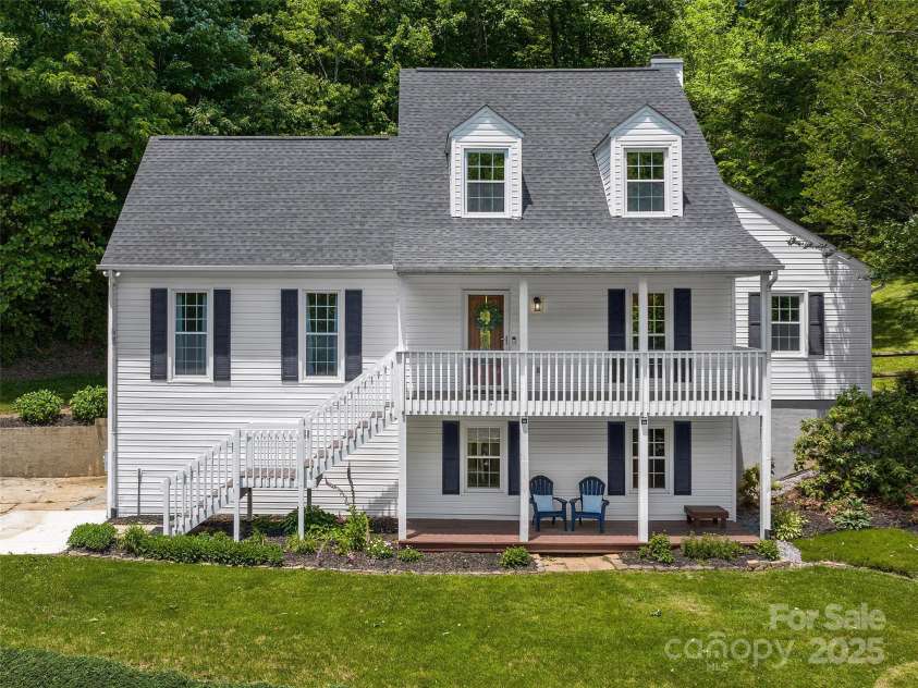 181 Junaluska Oaks Drive, Waynesville, NC 28786.  MLS# CAR4264212, YatesRealty ID 20669. 