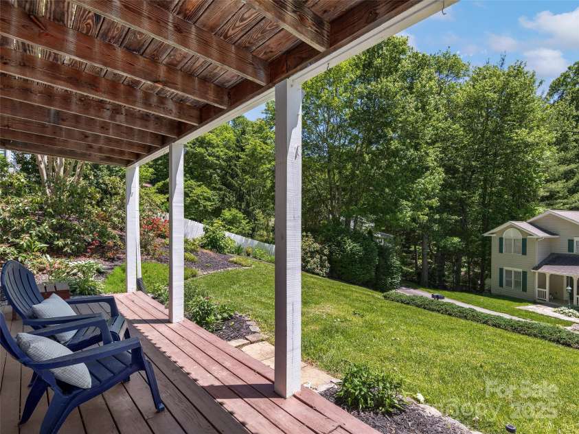 181 Junaluska Oaks Drive, Waynesville, NC 28786.  MLS# CAR4264212, YatesRealty ID 20669. 