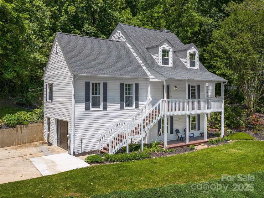 181 Junaluska Oaks Drive, Waynesville, NC 28786.  MLS# CAR4264212, YatesRealty ID 20669. 
