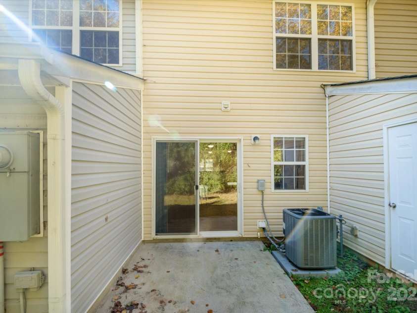 5213 Ficus Tree Lane, Charlotte, NC 28215.  MLS# CAR4318376, YatesRealty ID 2067. 
