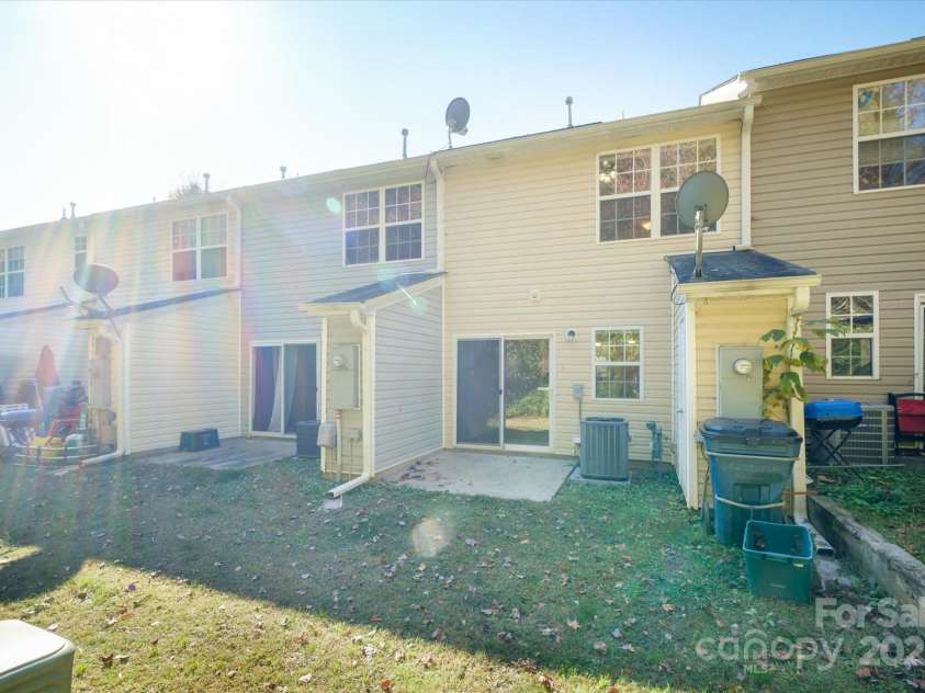 5213 Ficus Tree Lane, Charlotte, NC 28215.  MLS# CAR4318376, YatesRealty ID 2067. 