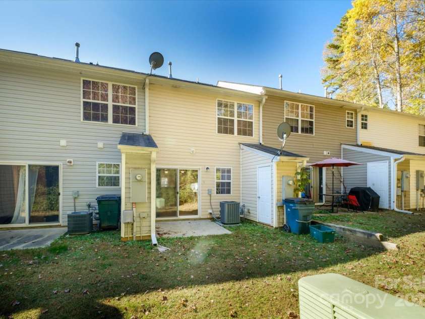 5213 Ficus Tree Lane, Charlotte, NC 28215.  MLS# CAR4318376, YatesRealty ID 2067. 