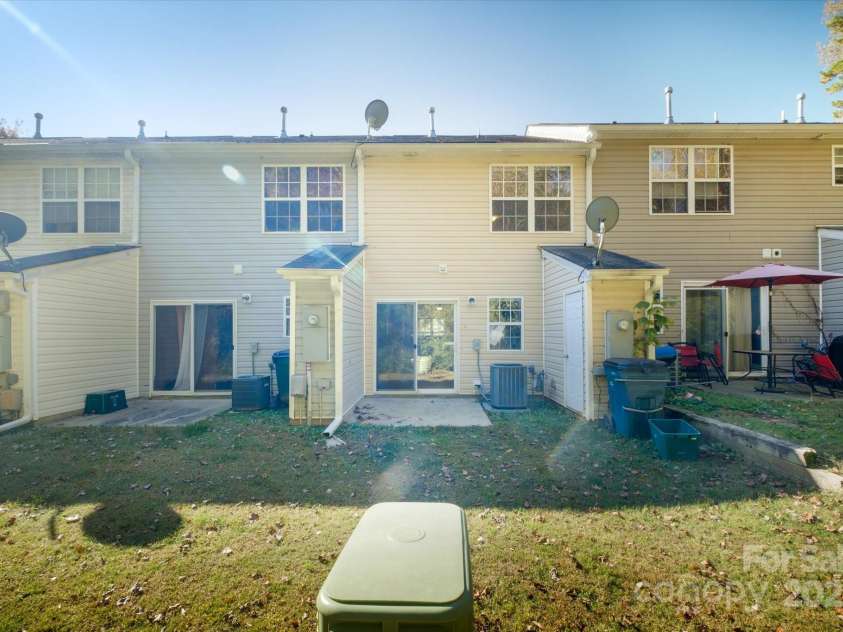 5213 Ficus Tree Lane, Charlotte, NC 28215.  MLS# CAR4318376, YatesRealty ID 2067. 