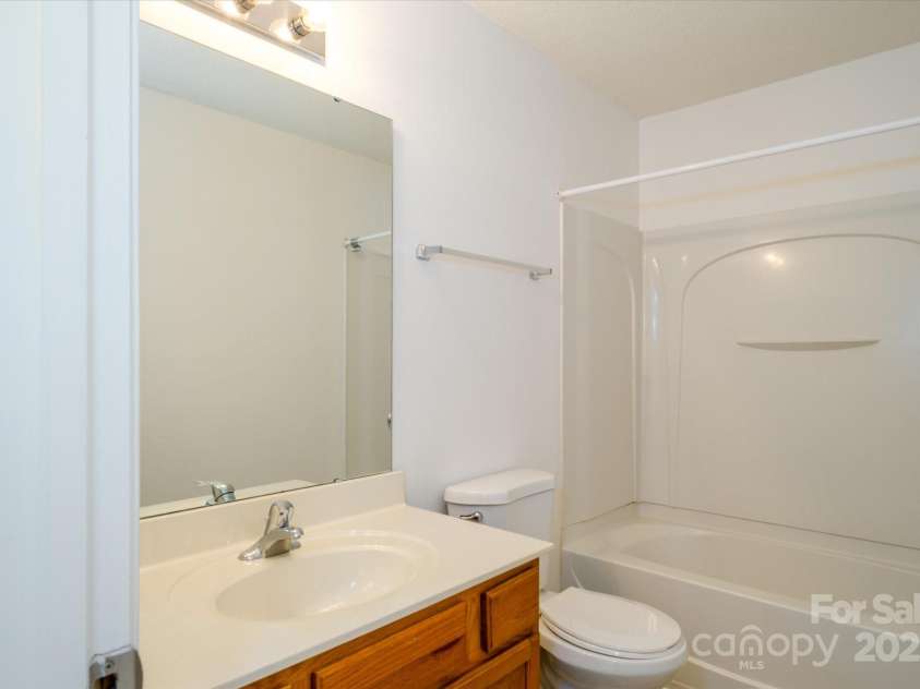 5213 Ficus Tree Lane, Charlotte, NC 28215.  MLS# CAR4318376, YatesRealty ID 2067. Bathroom
