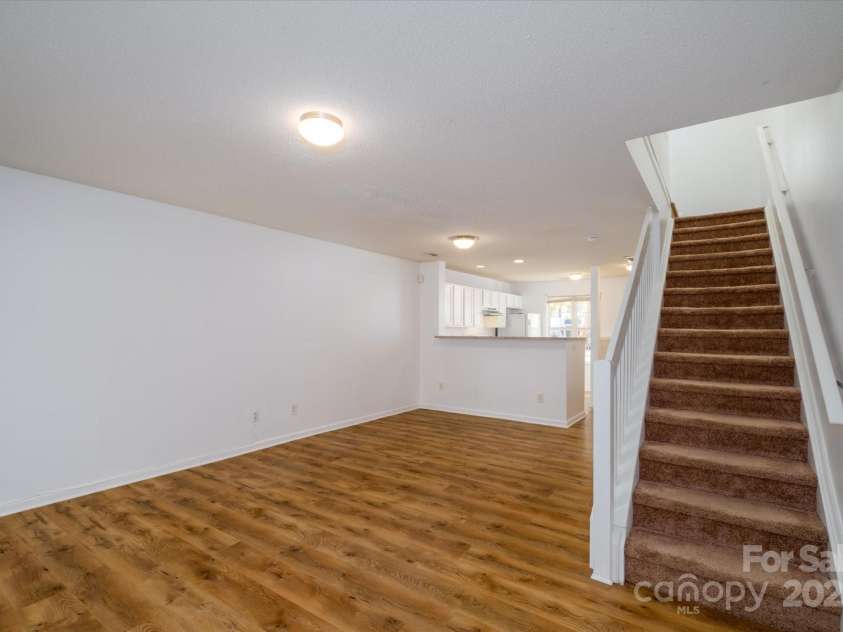 5213 Ficus Tree Lane, Charlotte, NC 28215.  MLS# CAR4318376, YatesRealty ID 2067. Great Room