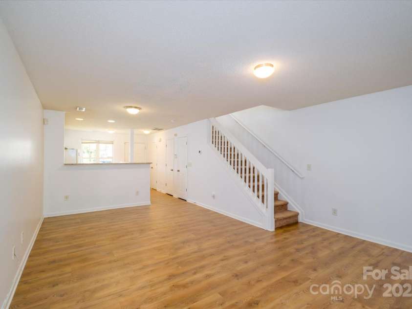 5213 Ficus Tree Lane, Charlotte, NC 28215.  MLS# CAR4318376, YatesRealty ID 2067. Great Room