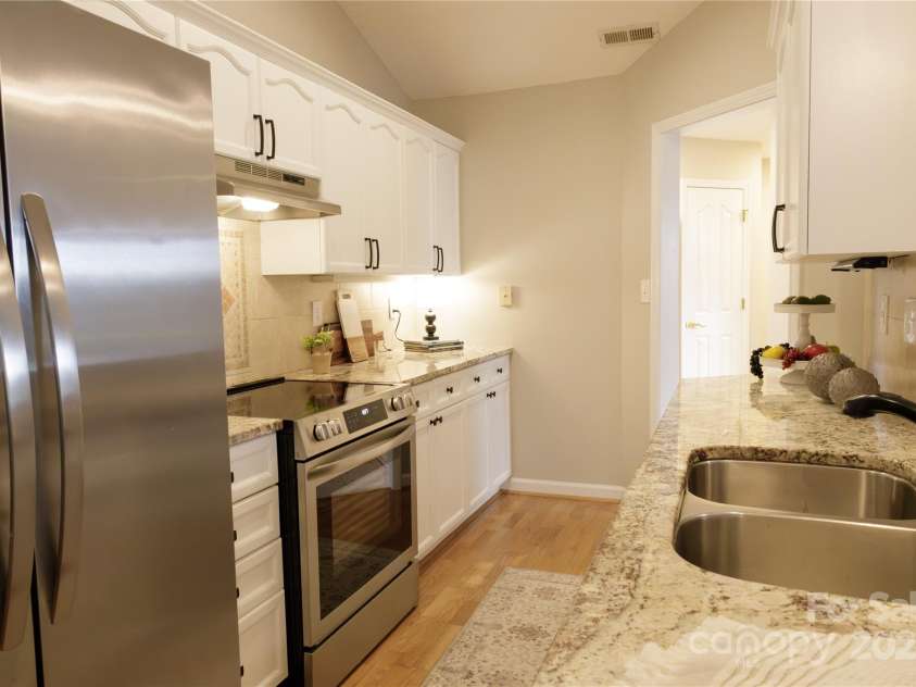 119 Ashwood Lane, Mooresville, NC 28117.  MLS# CAR4265345, YatesRealty ID 20670. Kitchen