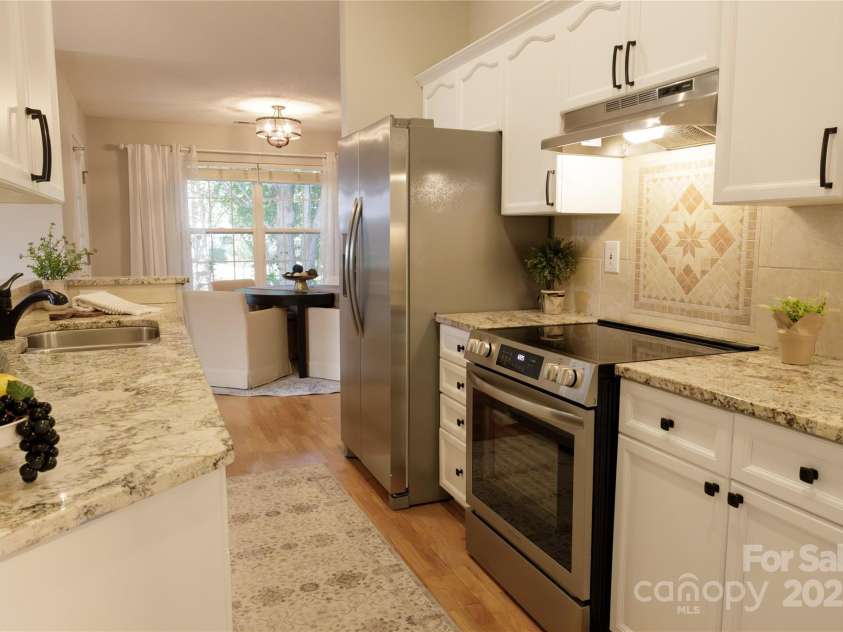 119 Ashwood Lane, Mooresville, NC 28117.  MLS# CAR4265345, YatesRealty ID 20670. Kitchen with granite tops