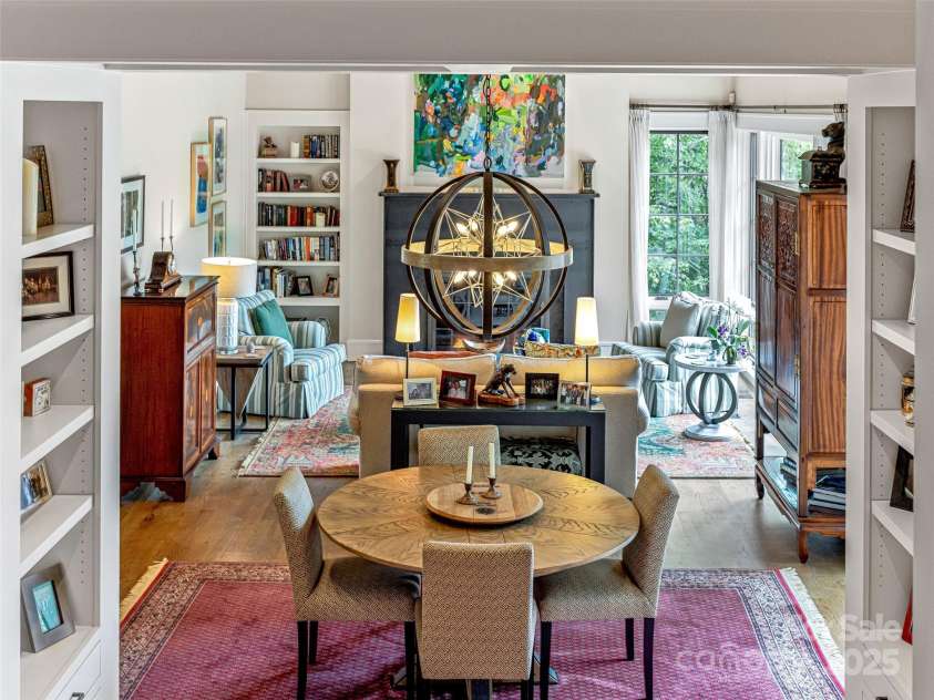 3 Bayonne Trail, Asheville, NC 28804.  MLS# CAR4262687, YatesRealty ID 20673. Elegance sets the tone