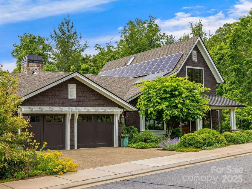 3 Bayonne Trail, Asheville, NC 28804.  MLS# CAR4262687, YatesRealty ID 20673. Exceptional Landscaping, mature and drought resistant