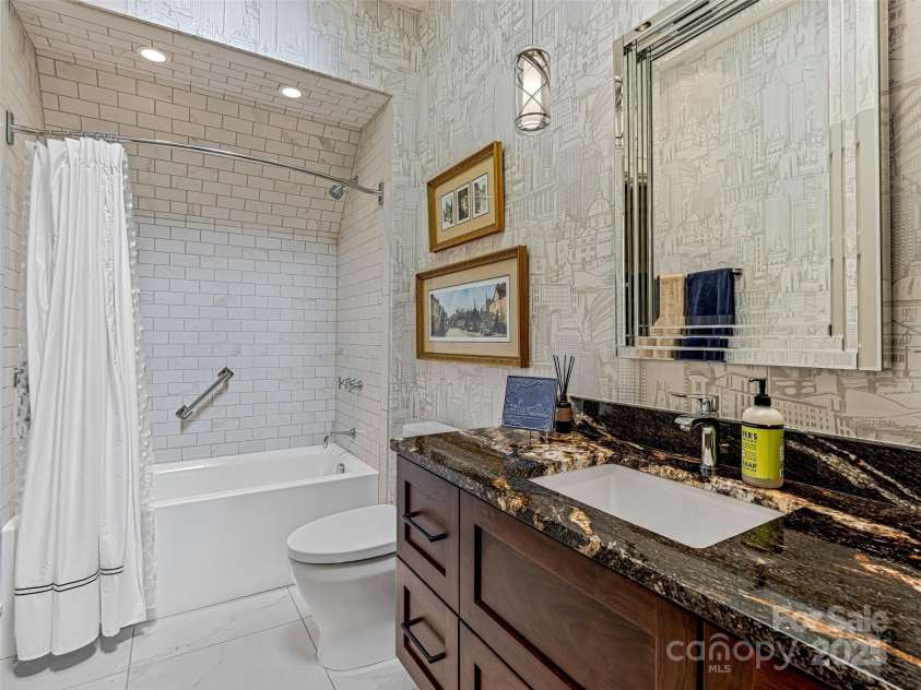 3 Bayonne Trail, Asheville, NC 28804.  MLS# CAR4262687, YatesRealty ID 20673. Luxurious guest bath on the upper floor