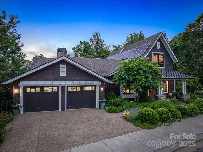 3 Bayonne Trail, Asheville, NC 28804.  MLS# CAR4262687, YatesRealty ID 20673. Stunning Design and Style