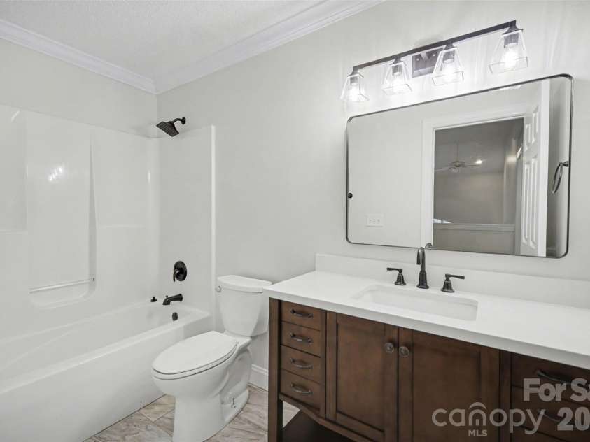 6285 Ridge Road, Clover, SC 29710.  MLS# CAR4373386, YatesRealty ID 20673. Full Bathroom Second Level