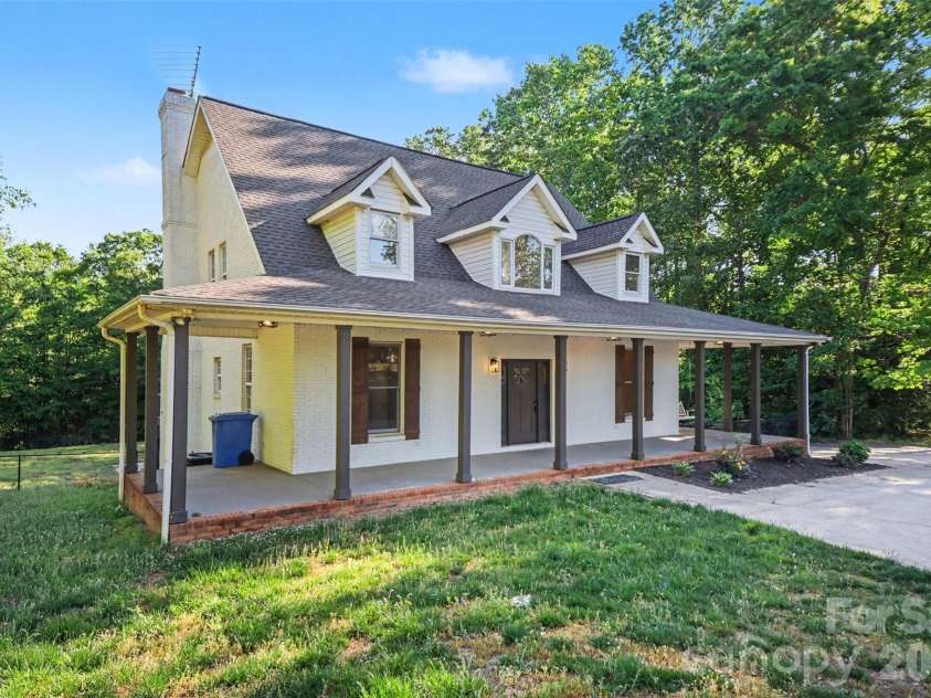 6285 Ridge Road, Clover, SC 29710.  MLS# CAR4373386, YatesRealty ID 20673. Left Side