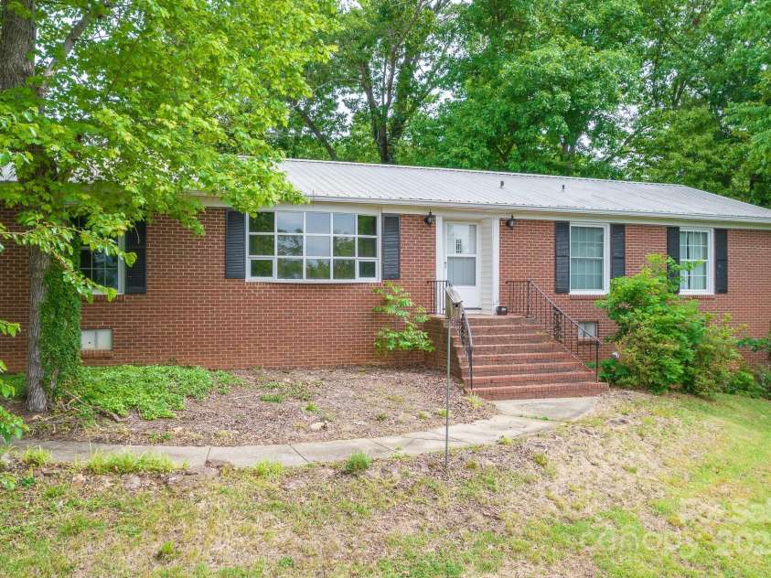 466 Shiloh Church Road, Hickory, NC 28601.  MLS# CAR4260582, YatesRealty ID 20674. 
