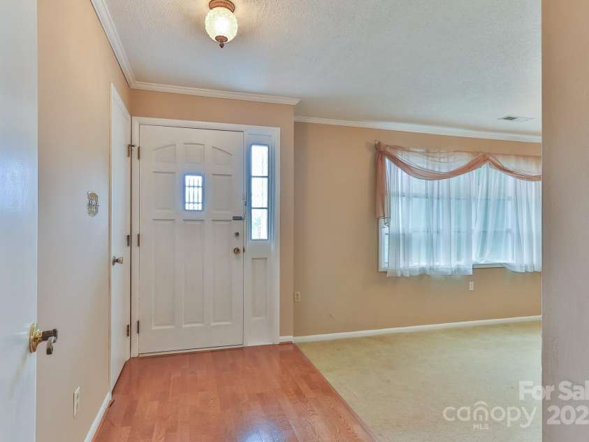 466 Shiloh Church Road, Hickory, NC 28601.  MLS# CAR4260582, YatesRealty ID 20674. 