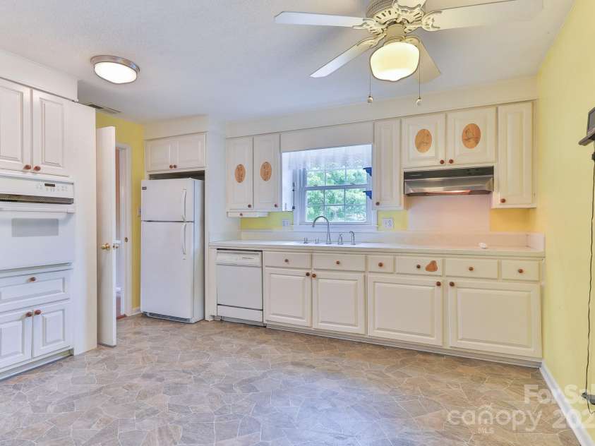 466 Shiloh Church Road, Hickory, NC 28601.  MLS# CAR4260582, YatesRealty ID 20674. 