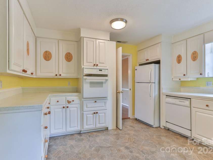 466 Shiloh Church Road, Hickory, NC 28601.  MLS# CAR4260582, YatesRealty ID 20674. 