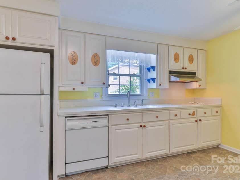 466 Shiloh Church Road, Hickory, NC 28601.  MLS# CAR4260582, YatesRealty ID 20674. 