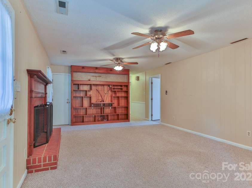 466 Shiloh Church Road, Hickory, NC 28601.  MLS# CAR4260582, YatesRealty ID 20674. 