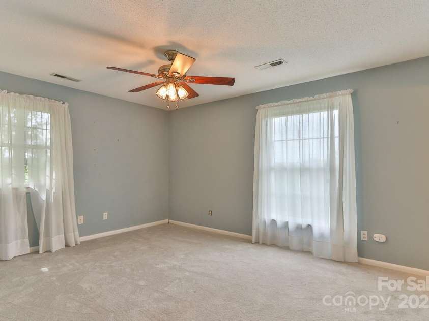 466 Shiloh Church Road, Hickory, NC 28601.  MLS# CAR4260582, YatesRealty ID 20674. 