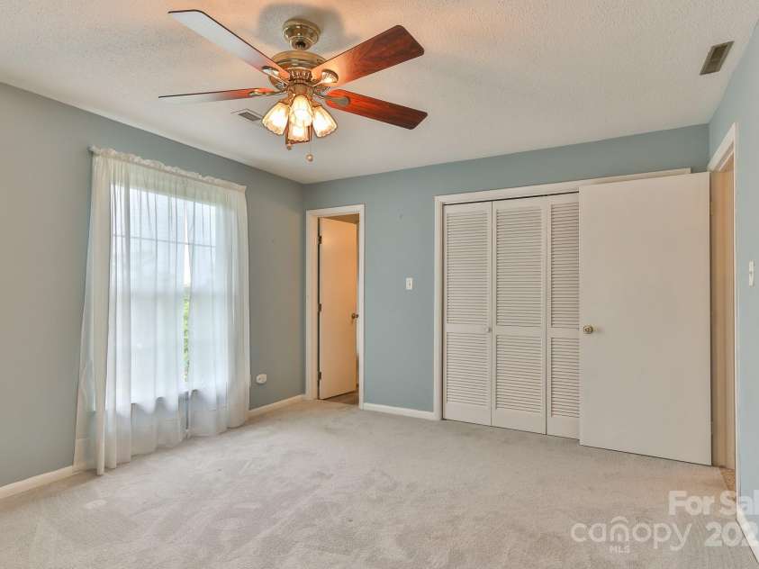 466 Shiloh Church Road, Hickory, NC 28601.  MLS# CAR4260582, YatesRealty ID 20674. 