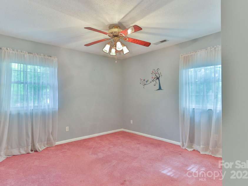 466 Shiloh Church Road, Hickory, NC 28601.  MLS# CAR4260582, YatesRealty ID 20674. 