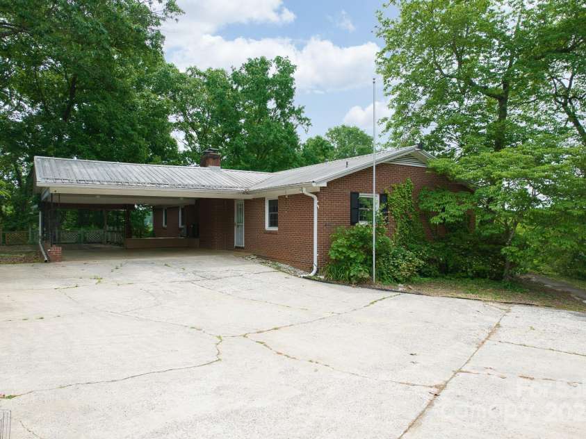 466 Shiloh Church Road, Hickory, NC 28601.  MLS# CAR4260582, YatesRealty ID 20674. 