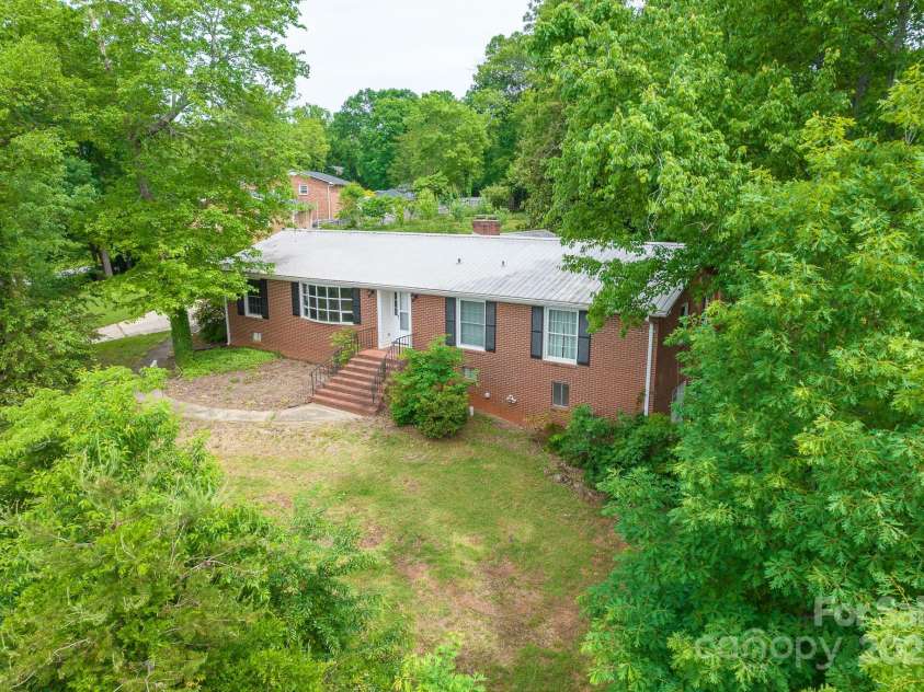 466 Shiloh Church Road, Hickory, NC 28601.  MLS# CAR4260582, YatesRealty ID 20674. 