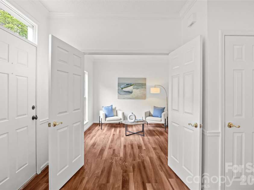 3213 Crescent Knoll Drive, Matthews, NC 28105.  MLS# CAR4368304, YatesRealty ID 20675. 