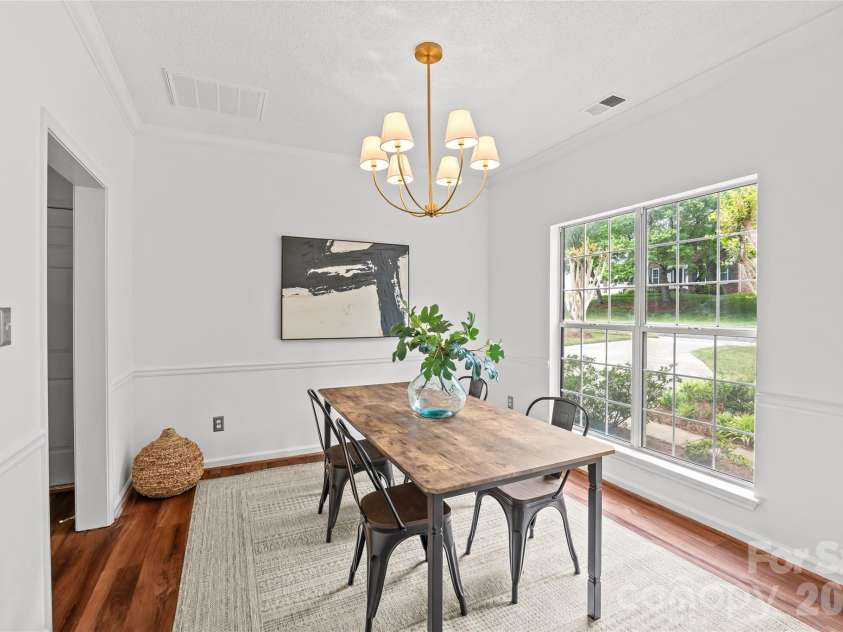 3213 Crescent Knoll Drive, Matthews, NC 28105.  MLS# CAR4368304, YatesRealty ID 20675. 