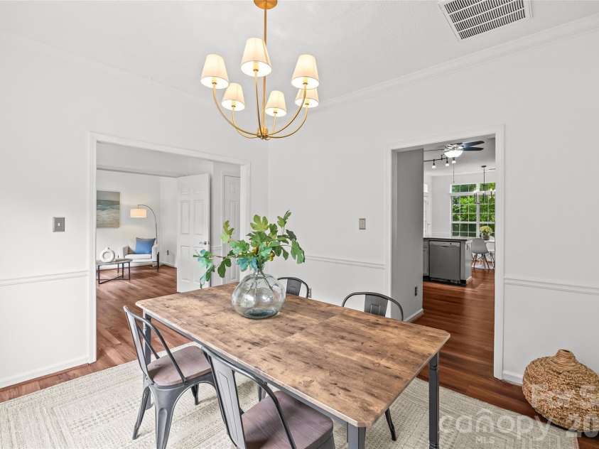 3213 Crescent Knoll Drive, Matthews, NC 28105.  MLS# CAR4368304, YatesRealty ID 20675. 