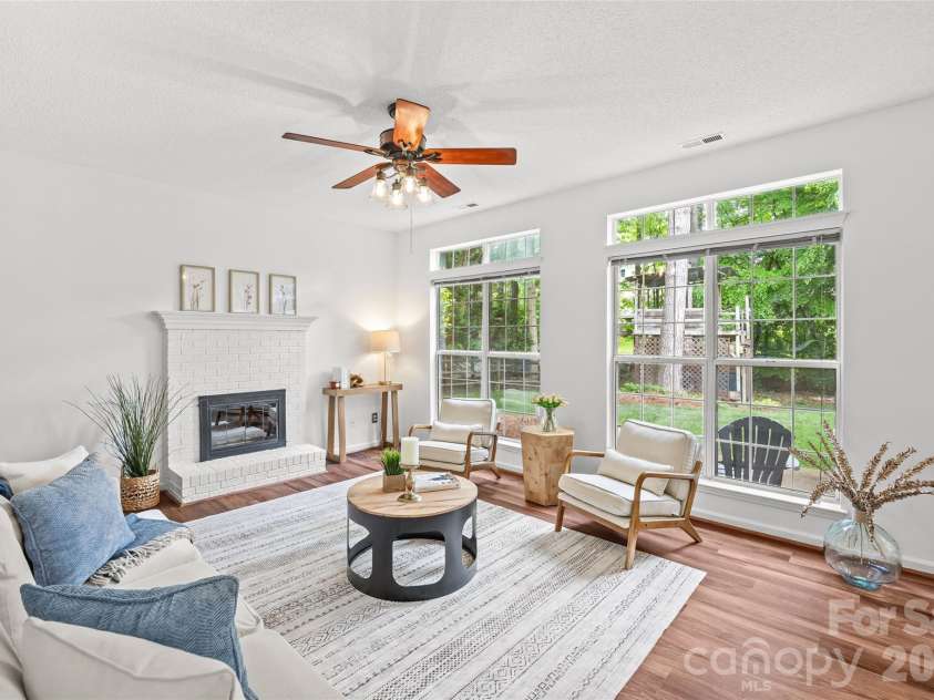 3213 Crescent Knoll Drive, Matthews, NC 28105.  MLS# CAR4368304, YatesRealty ID 20675. 