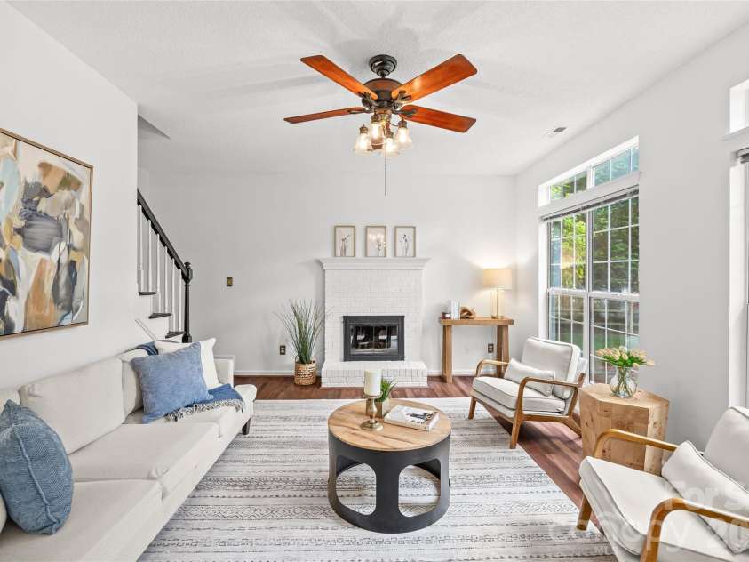 3213 Crescent Knoll Drive, Matthews, NC 28105.  MLS# CAR4368304, YatesRealty ID 20675. 