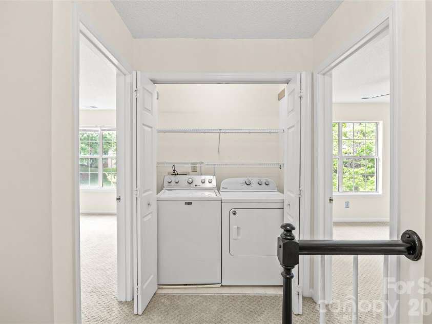 3213 Crescent Knoll Drive, Matthews, NC 28105.  MLS# CAR4368304, YatesRealty ID 20675. 