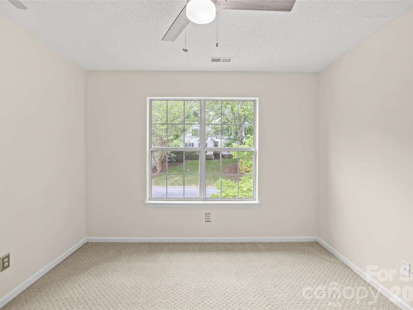3213 Crescent Knoll Drive, Matthews, NC 28105.  MLS# CAR4368304, YatesRealty ID 20675. 
