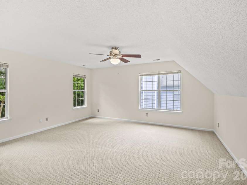 3213 Crescent Knoll Drive, Matthews, NC 28105.  MLS# CAR4368304, YatesRealty ID 20675. 