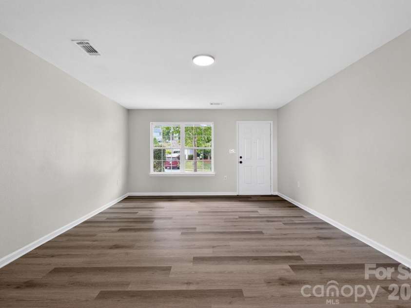3212 Osceola Lane, Charlotte, NC 28269.  MLS# CAR4378007, YatesRealty ID 20676. 