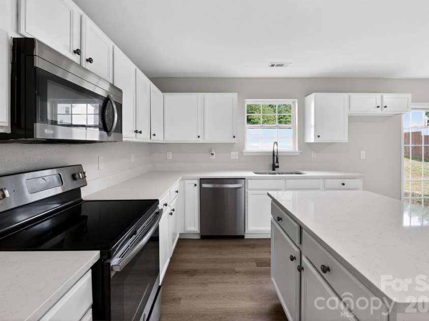 3212 Osceola Lane, Charlotte, NC 28269.  MLS# CAR4378007, YatesRealty ID 20676. 