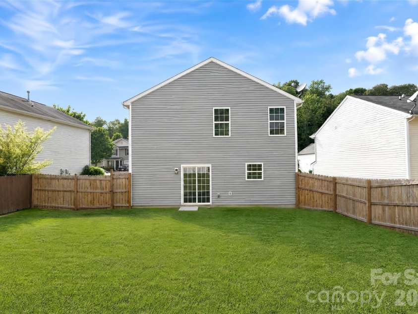 3212 Osceola Lane, Charlotte, NC 28269.  MLS# CAR4378007, YatesRealty ID 20676. 