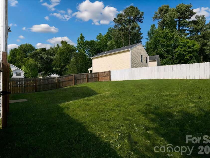 3212 Osceola Lane, Charlotte, NC 28269.  MLS# CAR4378007, YatesRealty ID 20676. 